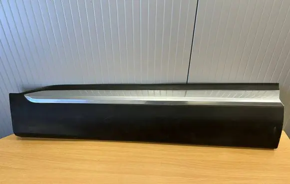 Hyundai Santa Fe Front door trim (molding) 87721S2200 87721S2300