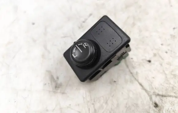 Nissan Primera Wing mirror switch