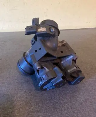 Ford Focus Engine mounting bracket 25351843 9655971880 25352157