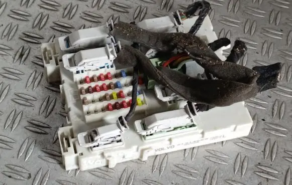 Volvo V40 Fuse module 31314669 04875805