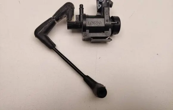 Ford F150 Valve vacuum 9L149H465BA