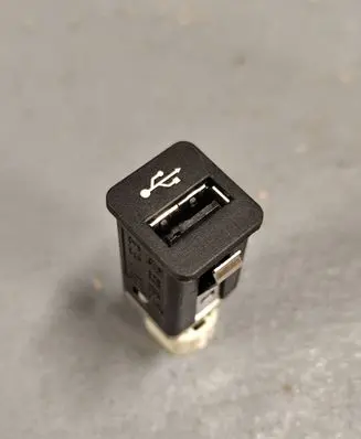 BMW 7 F01 F02 F03 F04 USB socket connector 9167196 61319167196