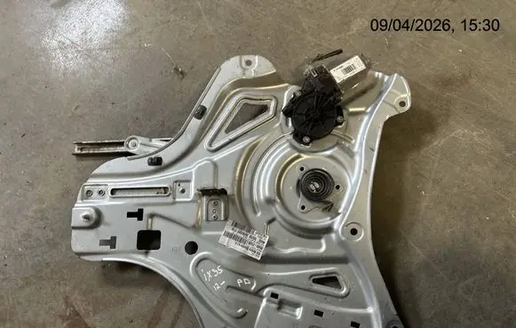 Hyundai ix35 Front door window regulator with motor 824802Y030