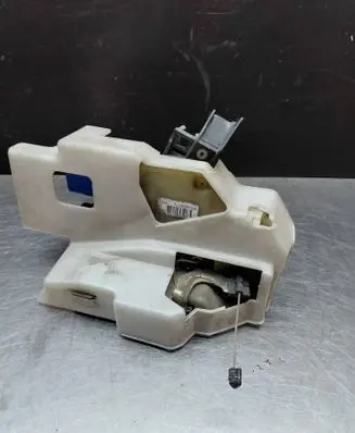 Porsche Cayenne (9PA) Rear door lock 7L0839015A