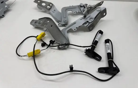 Mercedes-Benz EQA Engine bonnet/hood hinges A2478806901 A2479069901