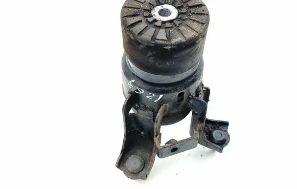 Toyota RAV 4 (XA50) Engine mount bracket