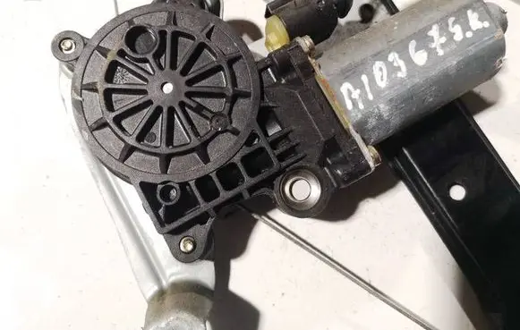 Volvo XC70 Rear door window regulator motor