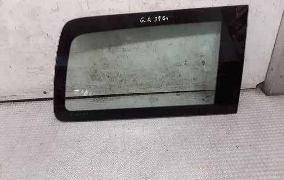 Dodge Nitro Rear side window