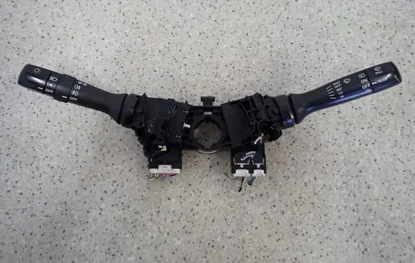 Toyota Yaris Tailgate/trunk/boot open switch