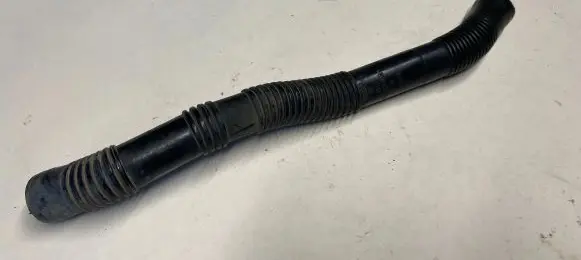 Audi A6 S6 C5 4B Air intake hose/pipe 078133889F