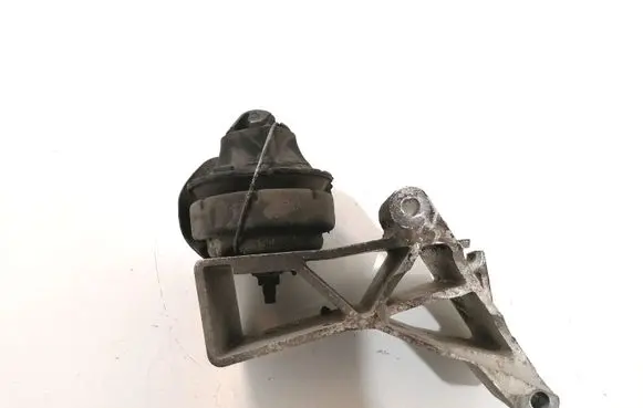 Volvo V70 Engine mount bracket 8683936