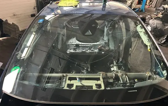 Ford Fiesta Front windscreen/windshield window 