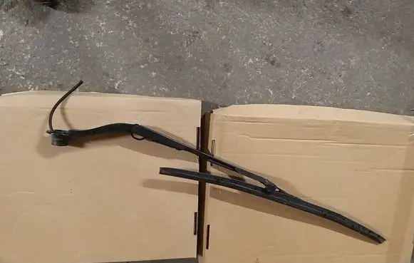 Nissan Qashqai J12 Windshield/front glass wiper blade 