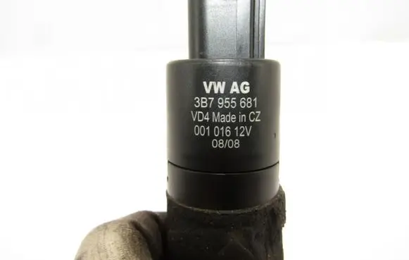 Audi A4 S4 B8 8K Headlight washer pump 3B7955681