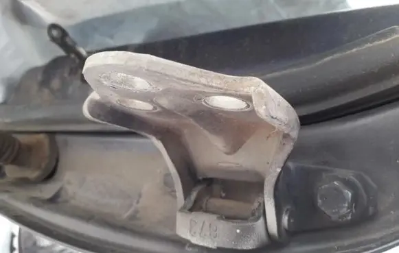 Mitsubishi Carisma Front door upper hinge