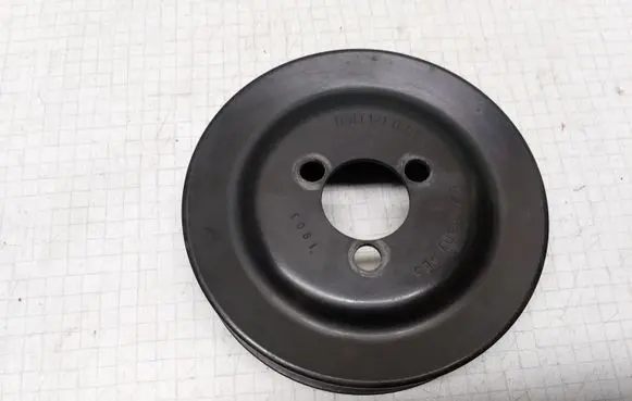 Volkswagen Touran I Water pump pulley 03D121028B