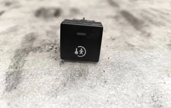 Citroen Berlingo Other switches/knobs/shifts 96593246XT