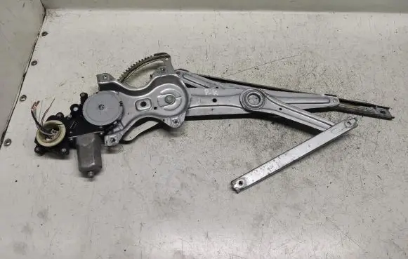 Toyota Verso Front door window regulator with motor