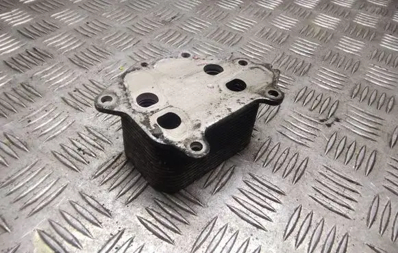 Volvo C30 Engine oil radiator 