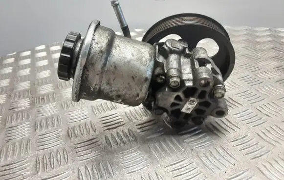 Toyota Corolla Verso AR10 Power steering pump
