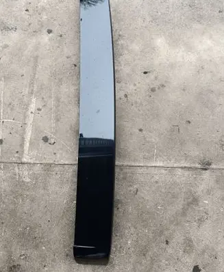 Tailgate/trunk spoiler