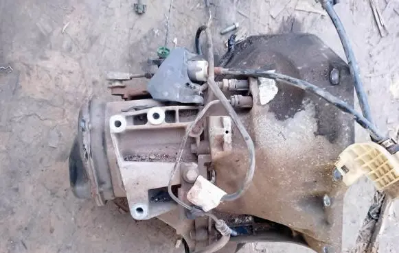 Ford Transit Courier Manual 5 speed gearbox ET7R7002ABG