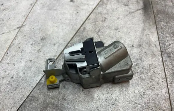 Volvo V50 Steering wheel lock P30776153 T06098AF2