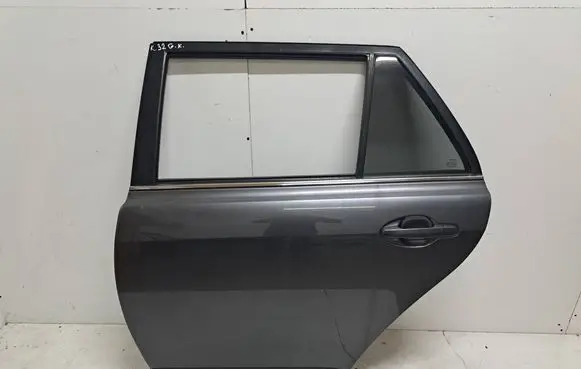 Toyota Avensis T250 Rear door 