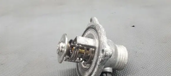 BMW 5 E60 E61 Thermostat/thermostat housing 