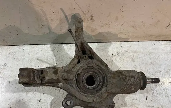 Citroen C4 I Picasso Front wheel hub 