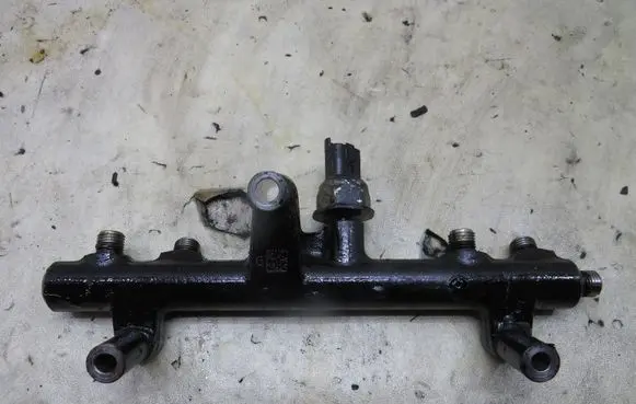 Ford Kuga II Fuel main line pipe GMAUTO4574097