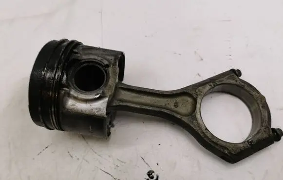 Subaru Forester SH Piston with connecting rod