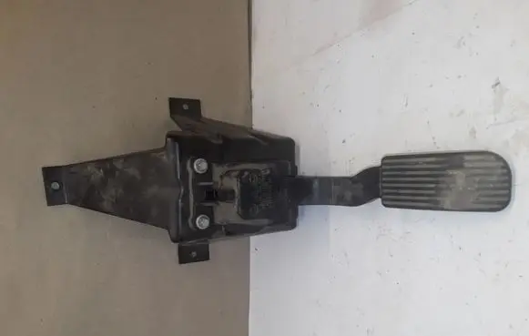 Mercedes-Benz Sprinter W906 Accelerator throttle pedal A9063000404 0280755023