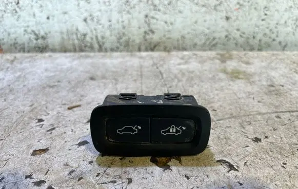 Volvo XC40 Tailgate/boot open switch button 
