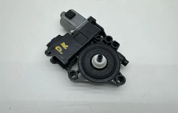KIA Ceed Front door window regulator motor 82450J7010