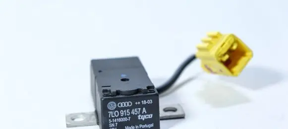 Audi A8 S8 D3 4E Battery relay fuse 7L0915457A