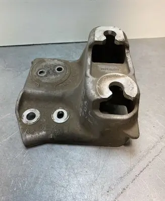 Subaru Outback (BS) Engine mounting bracket 1607011194