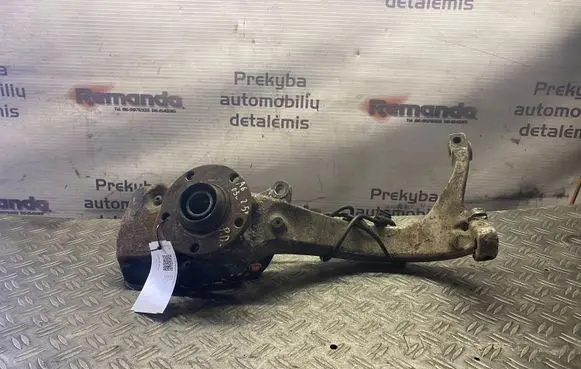 Audi A6 S6 C5 4B Front wheel hub