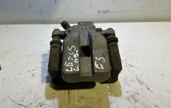 Lexus ES 250 - 300 - 330 Rear brake caliper 