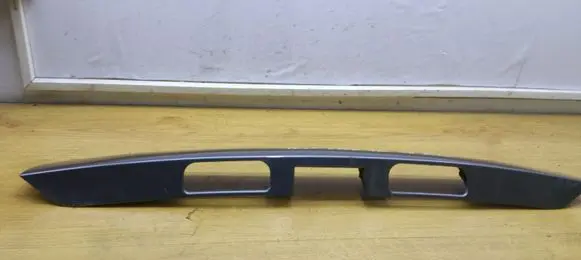 Trunk door license plate light bar