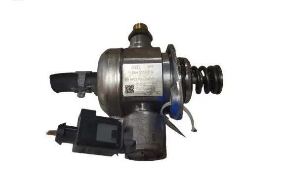 Audi A4 S4 B8 8K Fuel injection high pressure pump 06H127025N