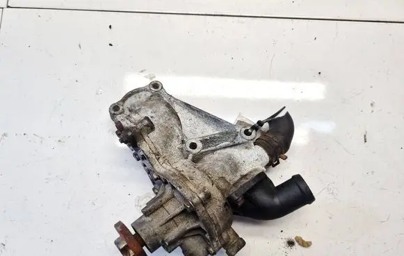 Volkswagen Golf III Water pump 030121121b