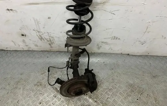 Renault Clio IV Front wheel hub spindle knuckle
