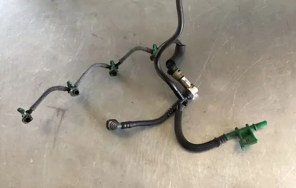 Citroen C4 II Picasso Fuel injector supply line/pipe 14182