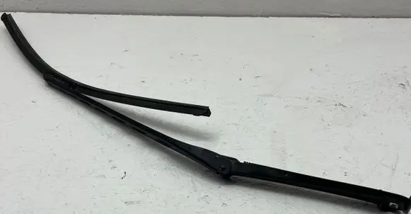 BMW 5 E60 E61 Front wiper blade arm 7198597