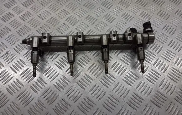 Opel Insignia A Fuel main line pipe 261500055
