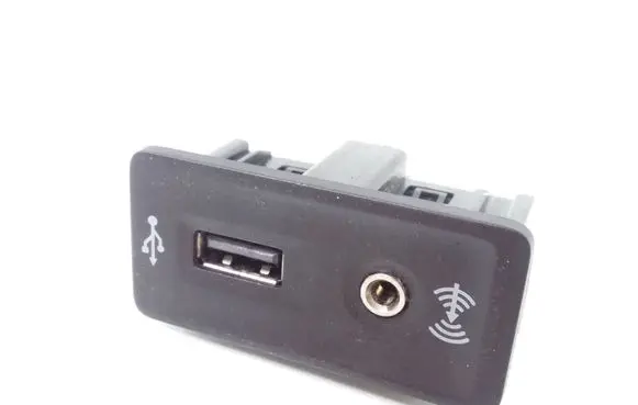 Volkswagen Golf VII USB socket connector 5G0035222C 5q0035724