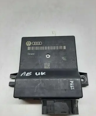 Audi A6 S6 C6 4F Gateway control module 4L0907468B