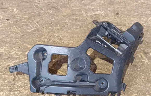 Renault Captur Rear bumper mounting bracket 852220257R