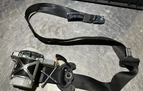 Peugeot 3008 I Front seatbelt 98019797XX 98019797